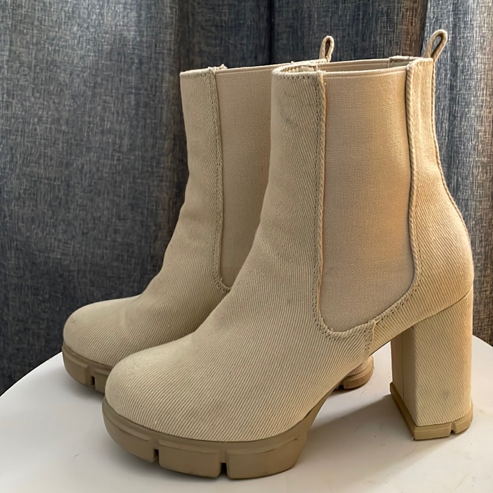 Tan Boots👢